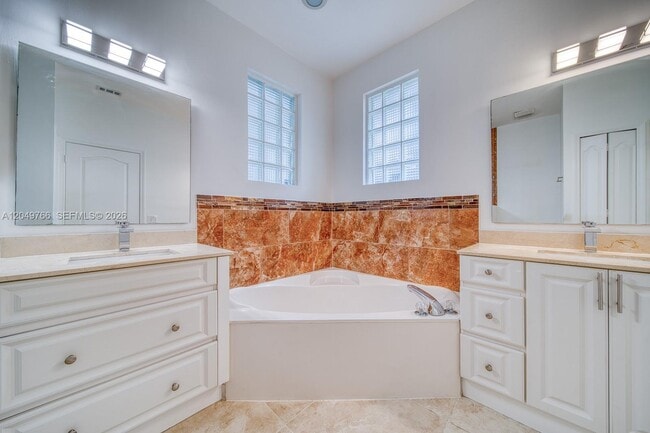 Building Photo - 15950 SW 71st Terrace