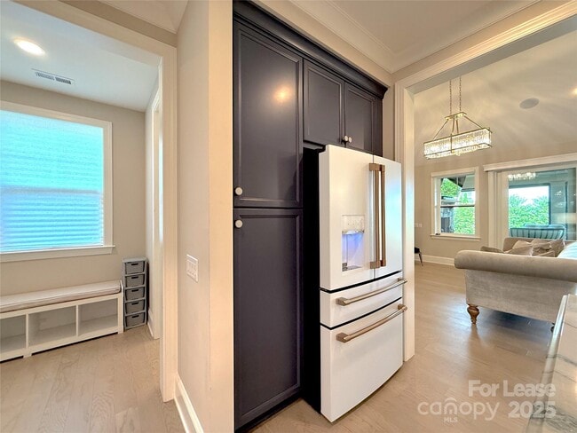 Building Photo - 3066 Belden Dr