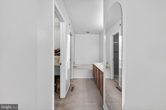 Building Photo - 406 Margit Ct