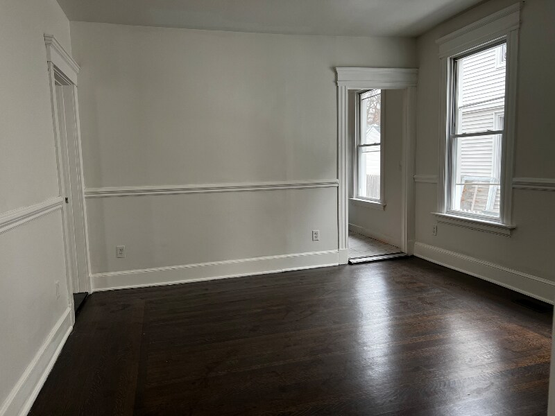 Building Photo - 879 Elm St