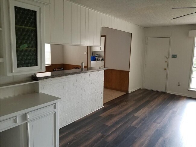 Building Photo - 1042 Creekmont Dr