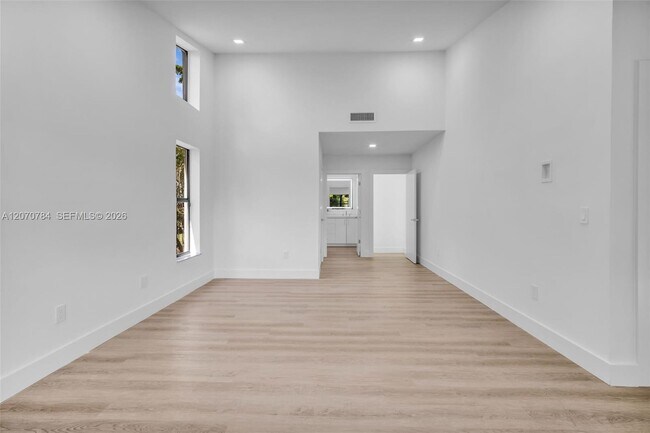 Building Photo - 16778 Willow Creek Dr