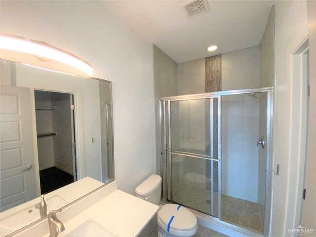 Building Photo - 15 Sprague St W