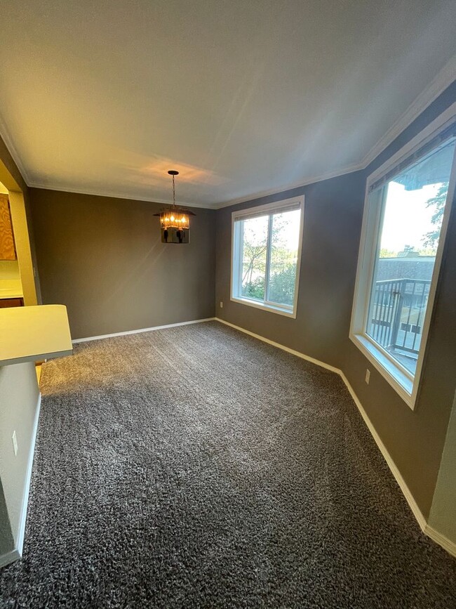 Building Photo - 2 BED 2 BATH SOUTHRIDGE CONDO