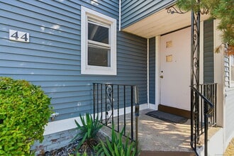 Building Photo - 44 E Cedar St