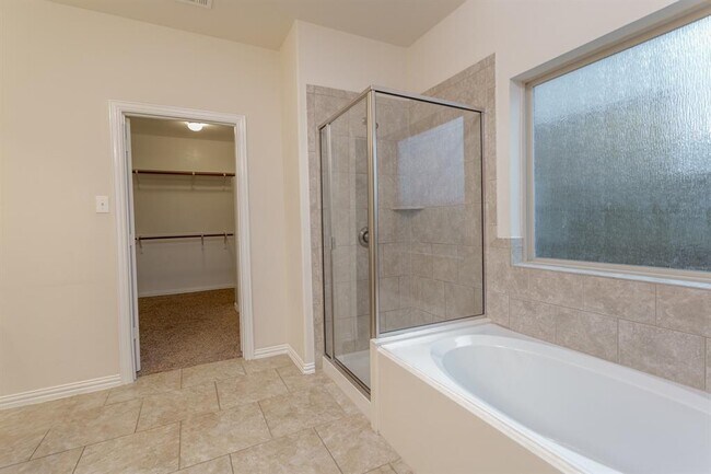 Building Photo - 2700 Auburn Chestnut Ln