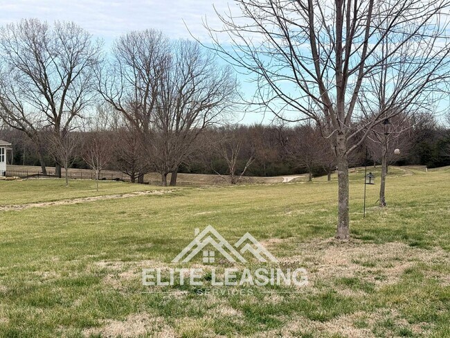 Building Photo - Beautiful 3 Bed, 2 Bath One-Level Home | HOA Maintained