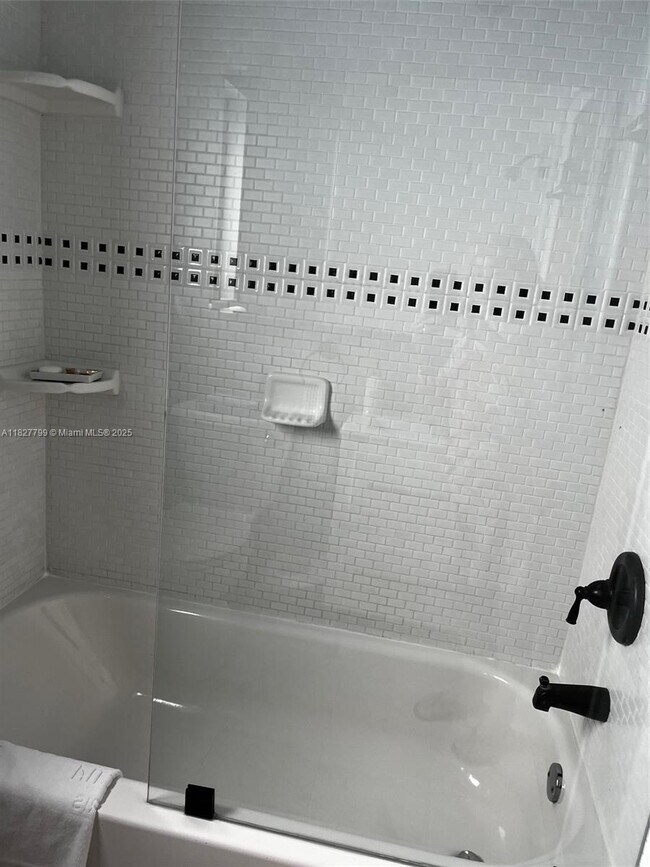 Building Photo - 2920 SW 60th Ct