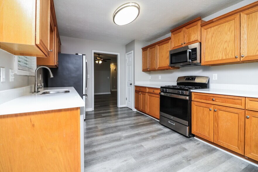 Building Photo - 6677 Birchwood Terrace