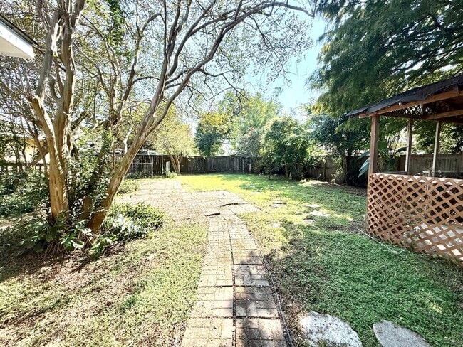 Building Photo - Home For Lease