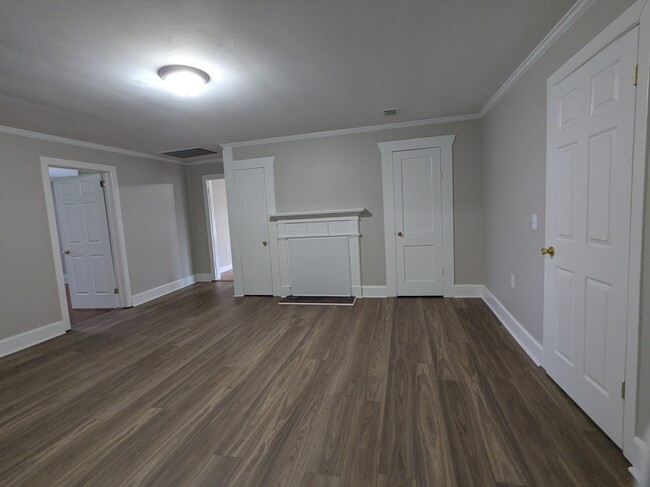 Building Photo - 609 North St W