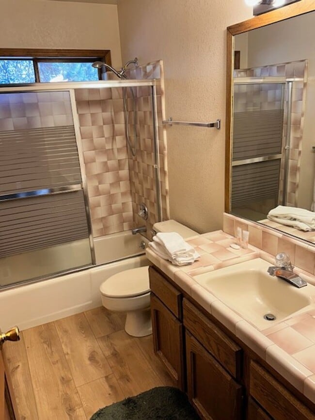 Building Photo - Great 4BD home for $4000.00 available on 4/19/26 for a seasonal lease!! Call today!!