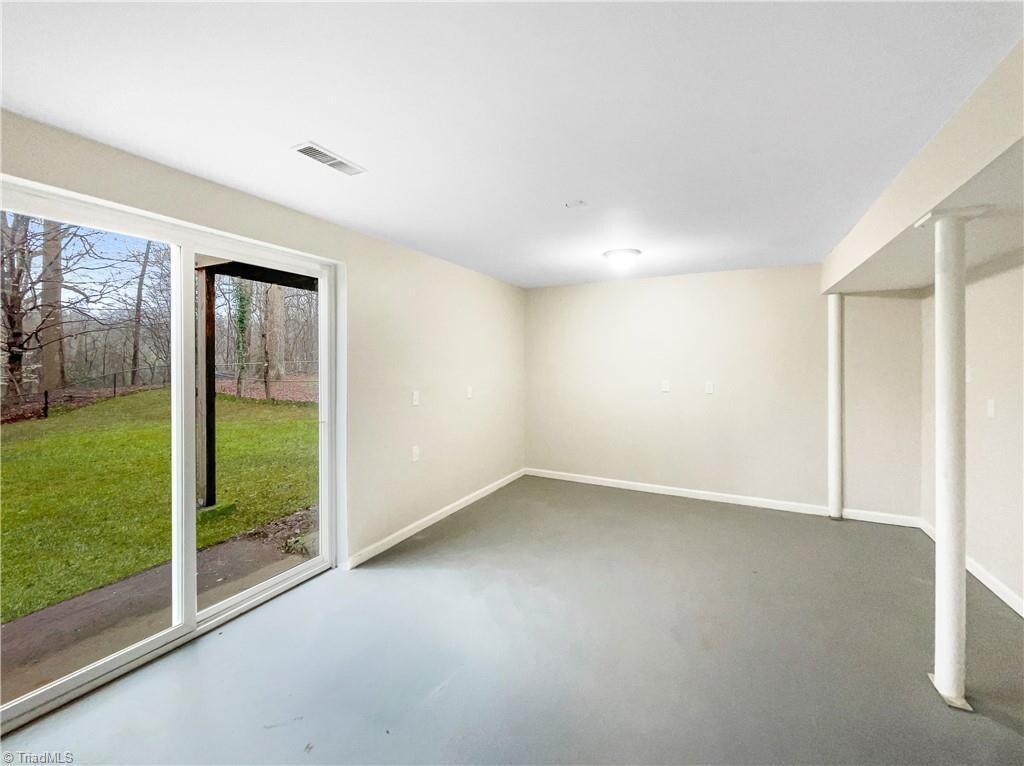 Building Photo - Room in House on Foxcroft Dr