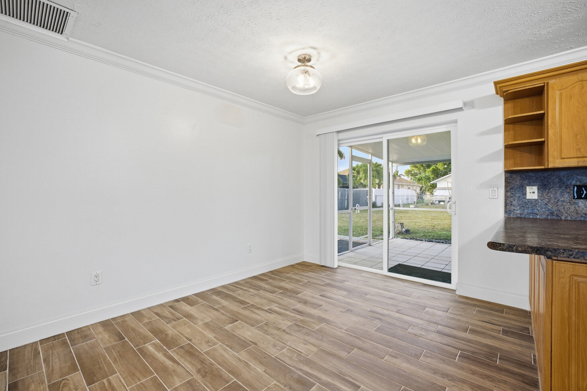 Building Photo - 1145 SW 44th Ter