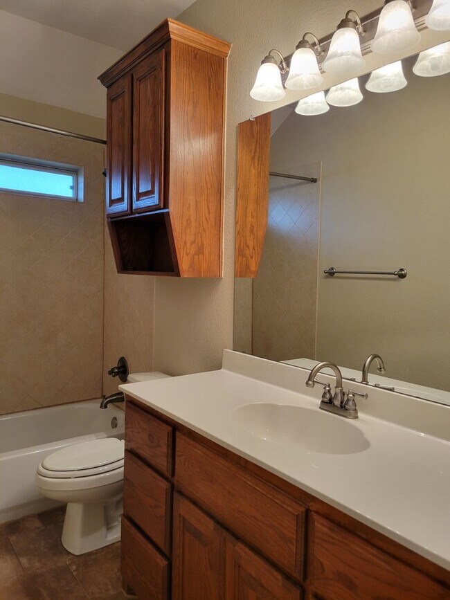 Building Photo - 2501 Leatherwood Dr
