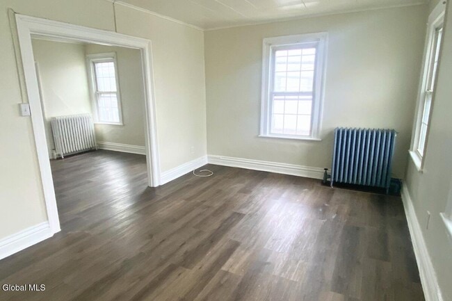 Building Photo - 163 Paine St