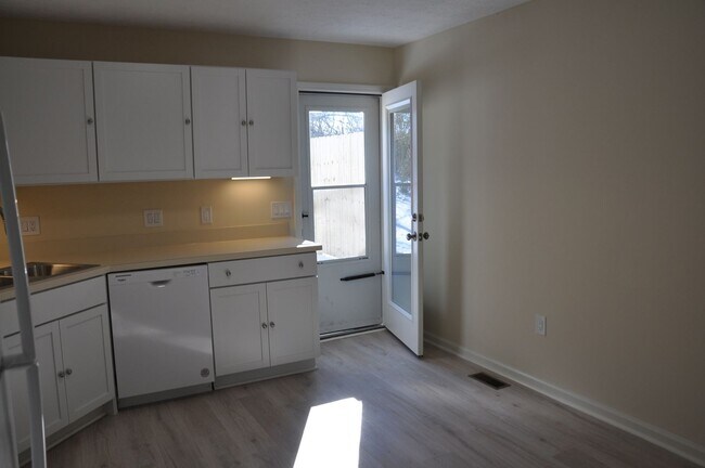 Building Photo - Winchester Duplex