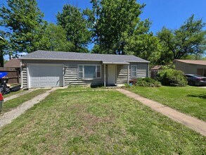 Building Photo - Great location 3 bed 1 bath with appliances!
