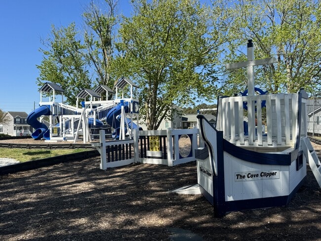 Building Photo - 4155 Captains Corridor