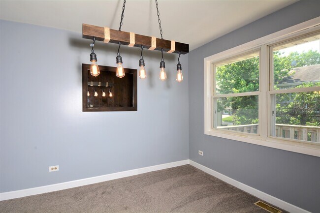 Building Photo - 1126 Honeywood Dr