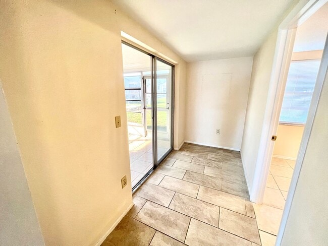 Building Photo - Updated 3BD/2BTH Home on Corner Lot