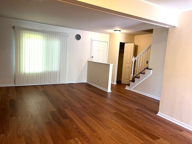 Building Photo - 124 Somerset Ln