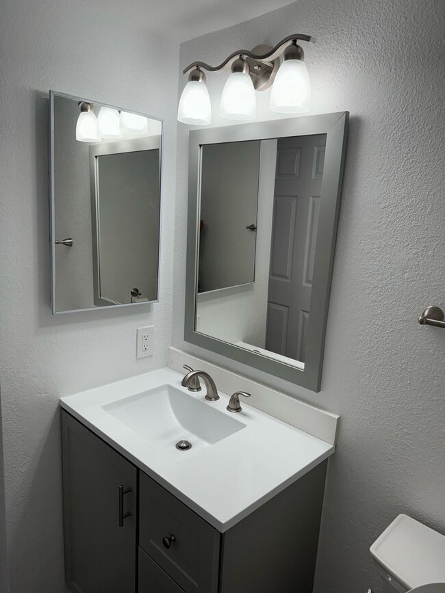 Building Photo - UPDATED 3BR/1.5BA CONDO in ALPINE availabl...