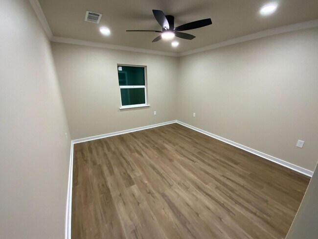 Building Photo - 1812 Sanford Dr