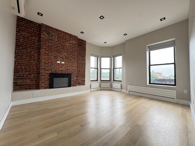 Primary Photo - 369 Seventh Avenue