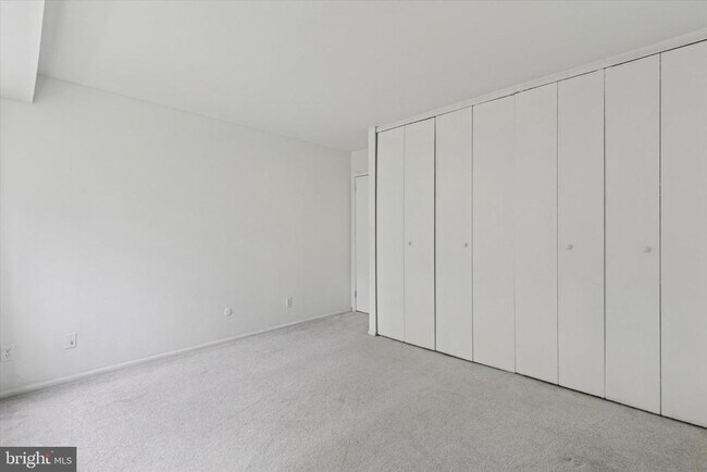 Building Photo - 118 Drummers Ln