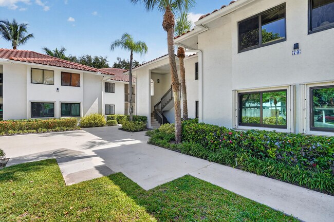 Building Photo - 65 Pelican Pointe Dr