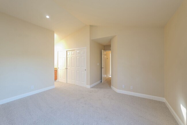 Building Photo - PURE Property Management Presents: Well-maintained 3-bedroom, 2-bath home in Cloverdale!