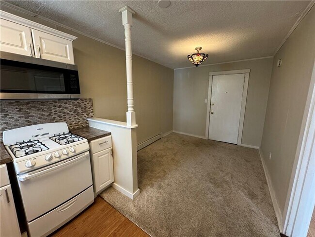 Building Photo - 40-40 Freebody St