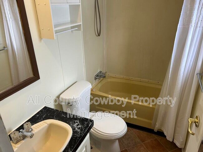 Building Photo - 4746 E Skyline Dr