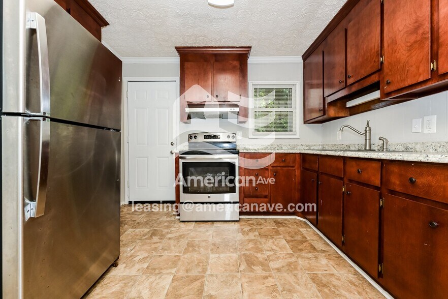 Building Photo - 208 Camellia Cir