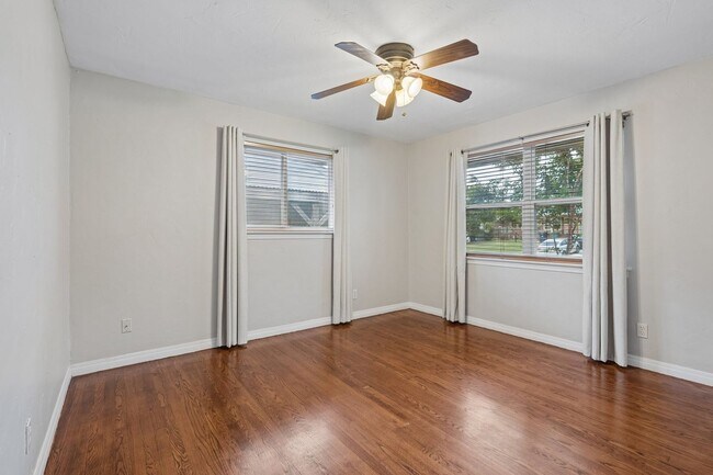 Building Photo - Charming 3-Bed Home with Spacious Backyard & Prime OKC Location