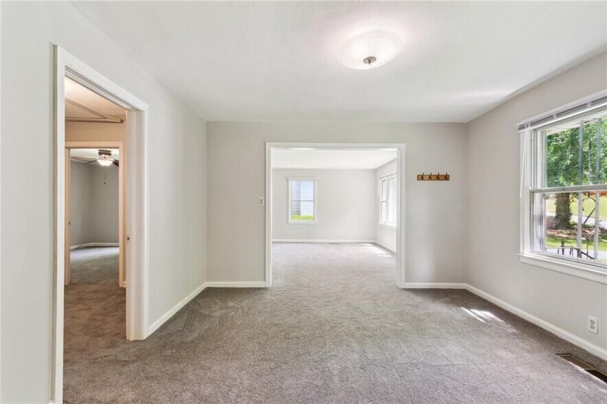 Building Photo - 1682 Bridgeport Dr NE