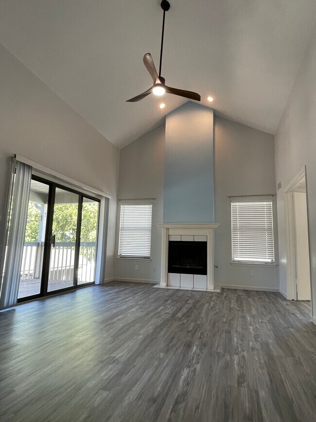 Primary Photo - 8811 W 106th Ter