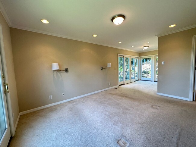 Building Photo - Fabulous LAH home, close town location, sp...