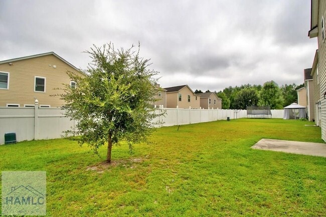 Building Photo - 207 Bender St