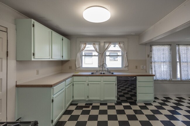 Building Photo - 2 Bedroom Stifft Station Cottage