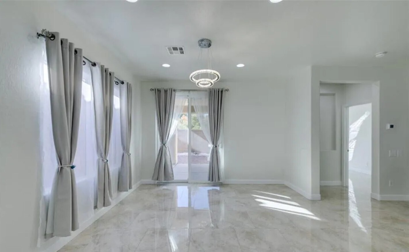 Building Photo - 2659 Lochleven Way