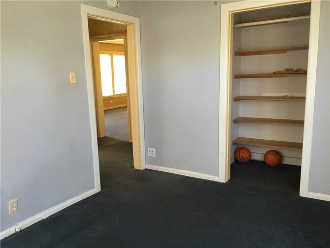 Building Photo - 342 College Dr