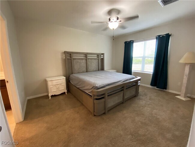 Building Photo - 2507 NW 20th Terrace