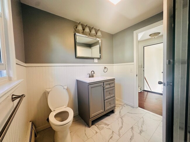 Building Photo - 266 Linwood St