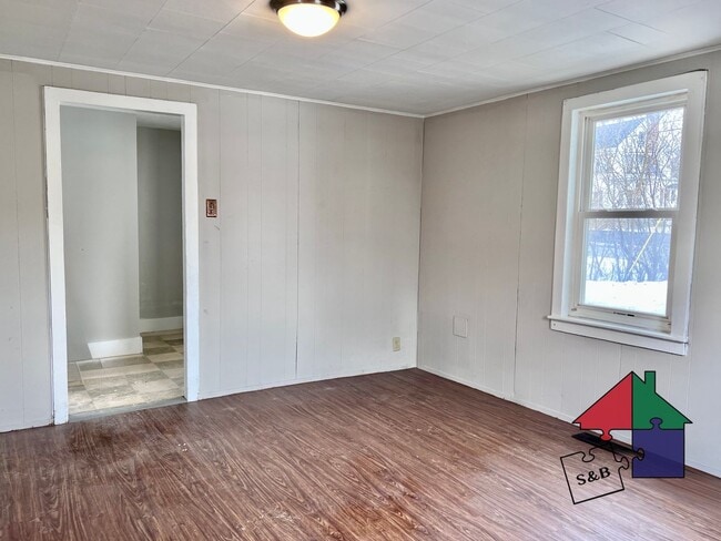 Building Photo - Cozy 3BR Cottage - Heat Included!