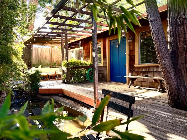 Entrance/front deck/koi pond - 2343 Yosemite Dr