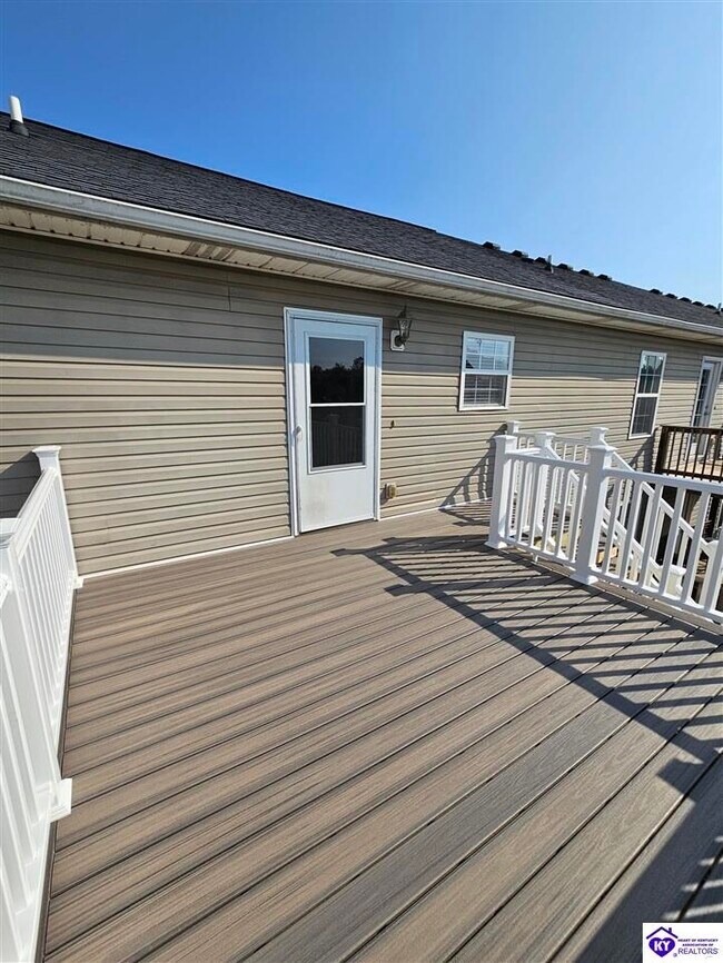 Building Photo - 118 Twin Lakes Dr