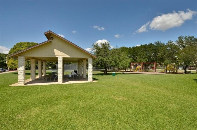 Building Photo - 10110 Woodland Village Dr