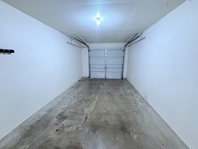 Building Photo - 3708 Gus Dr